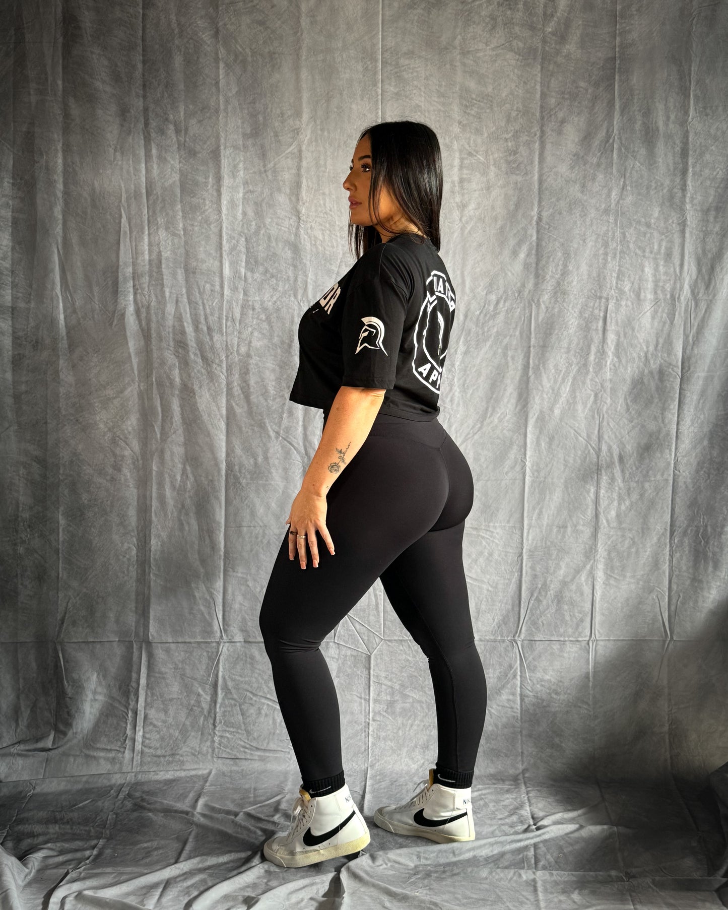 CROP-TOP-OVERSIZE-BLACK-WOMEN